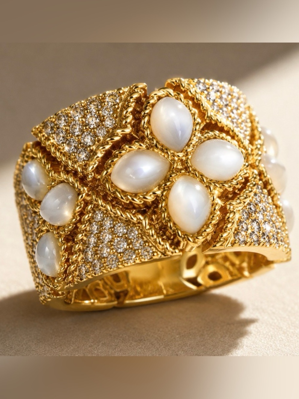 Rare Roberto Coin Venetian Princess 18K Diamond Mother of Pearl Ring Sz 7